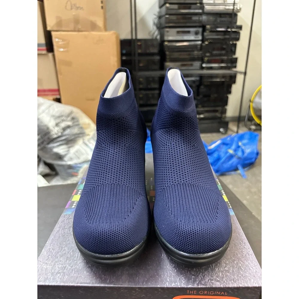 Bernie Mev Doll Navy Knit Stretch Ankle Boots Block Heel Womens Size 10.5-11
